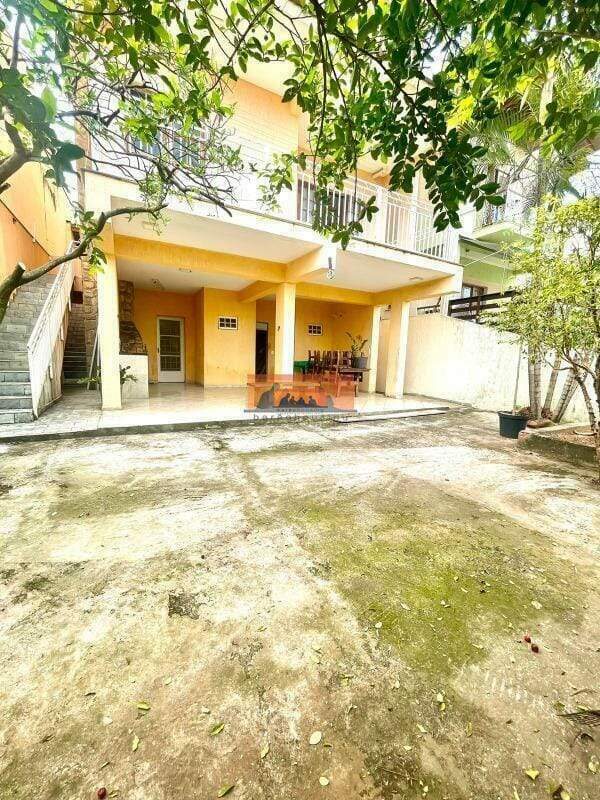 Casa à venda no Parque das Flores: 