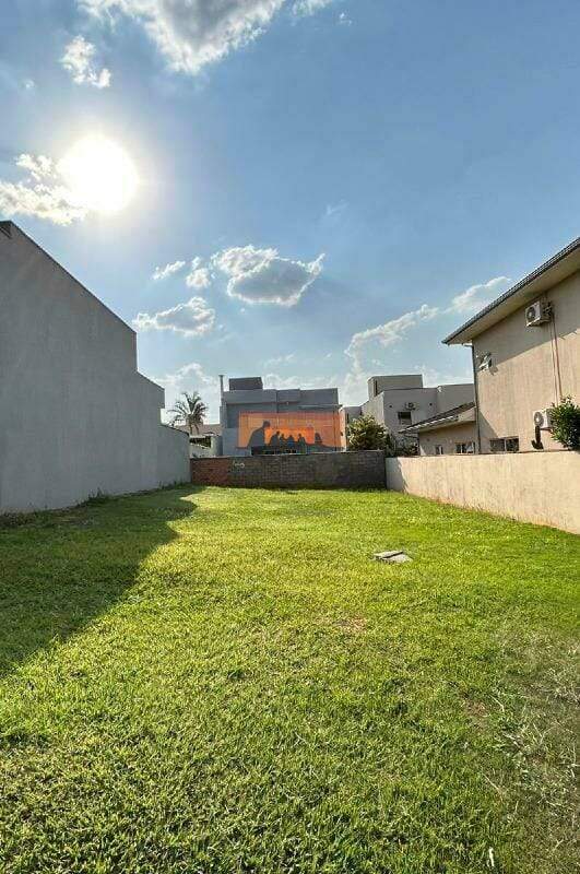 Lote em condomínio à venda no Condomínio Residencial Jacarandás: 