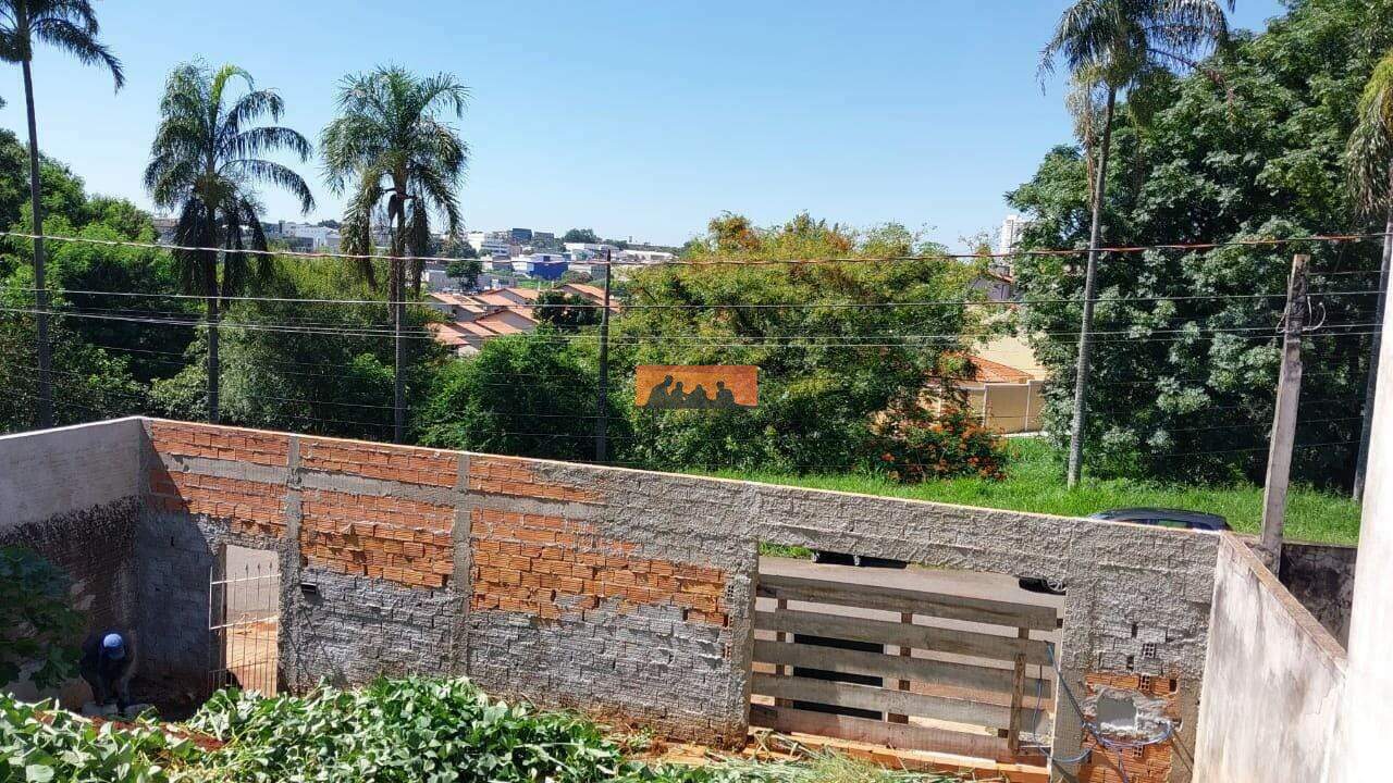 Terreno à venda no Parque dos Jacarandás: 