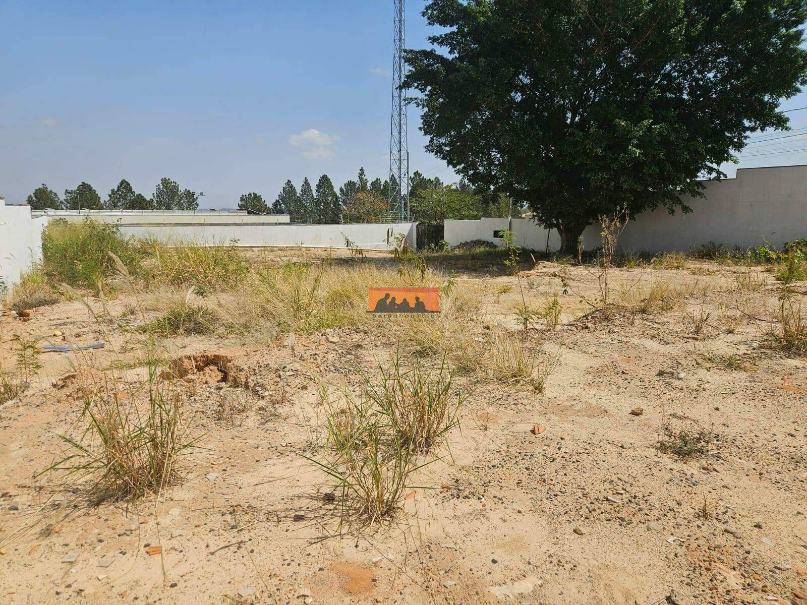 Terreno à venda no Parque dos Pomares: 