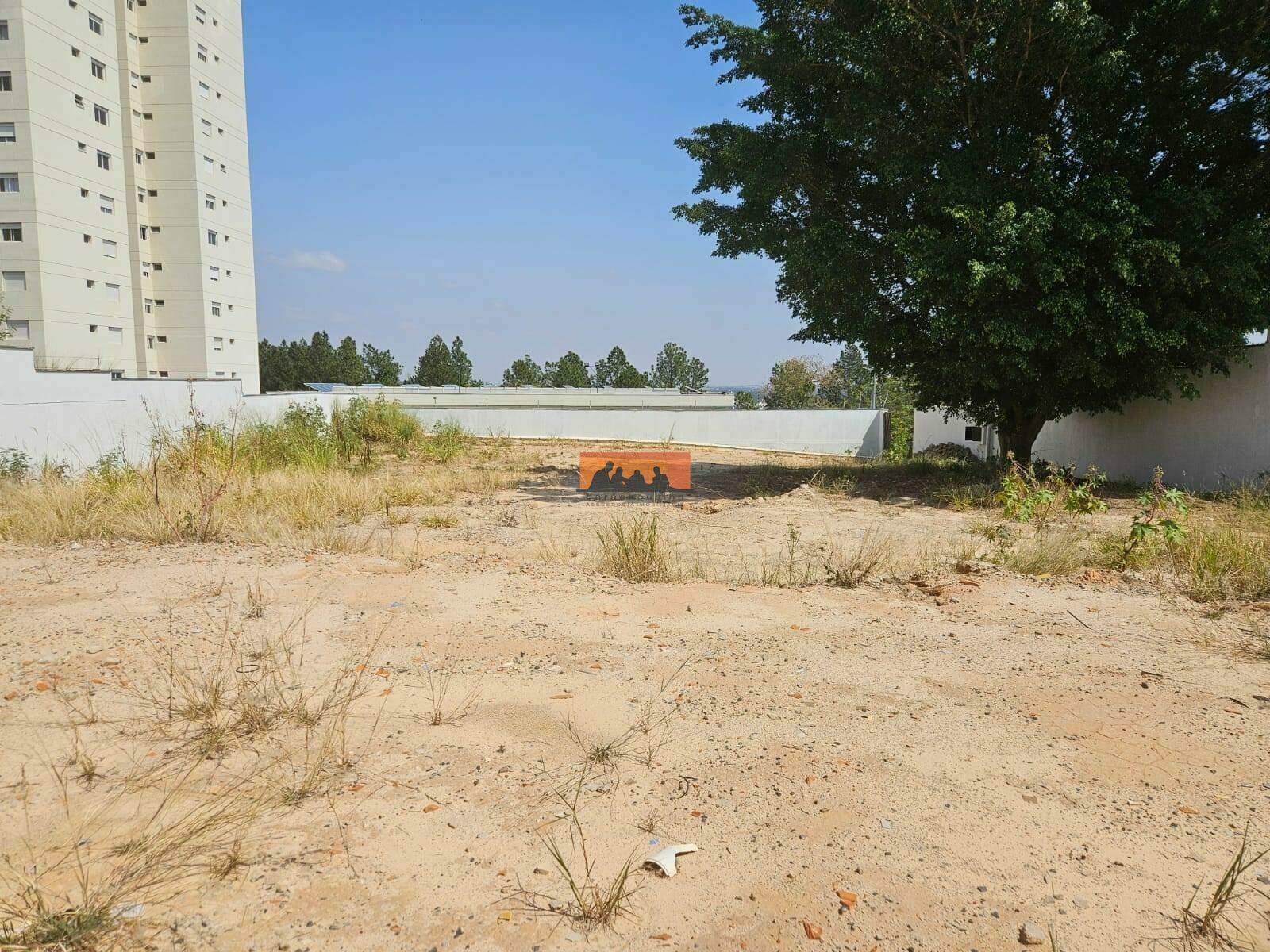 Terreno à venda no Parque dos Pomares: 
