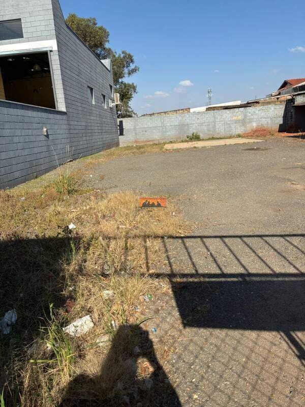 Terreno para aluguel no Real Parque: 