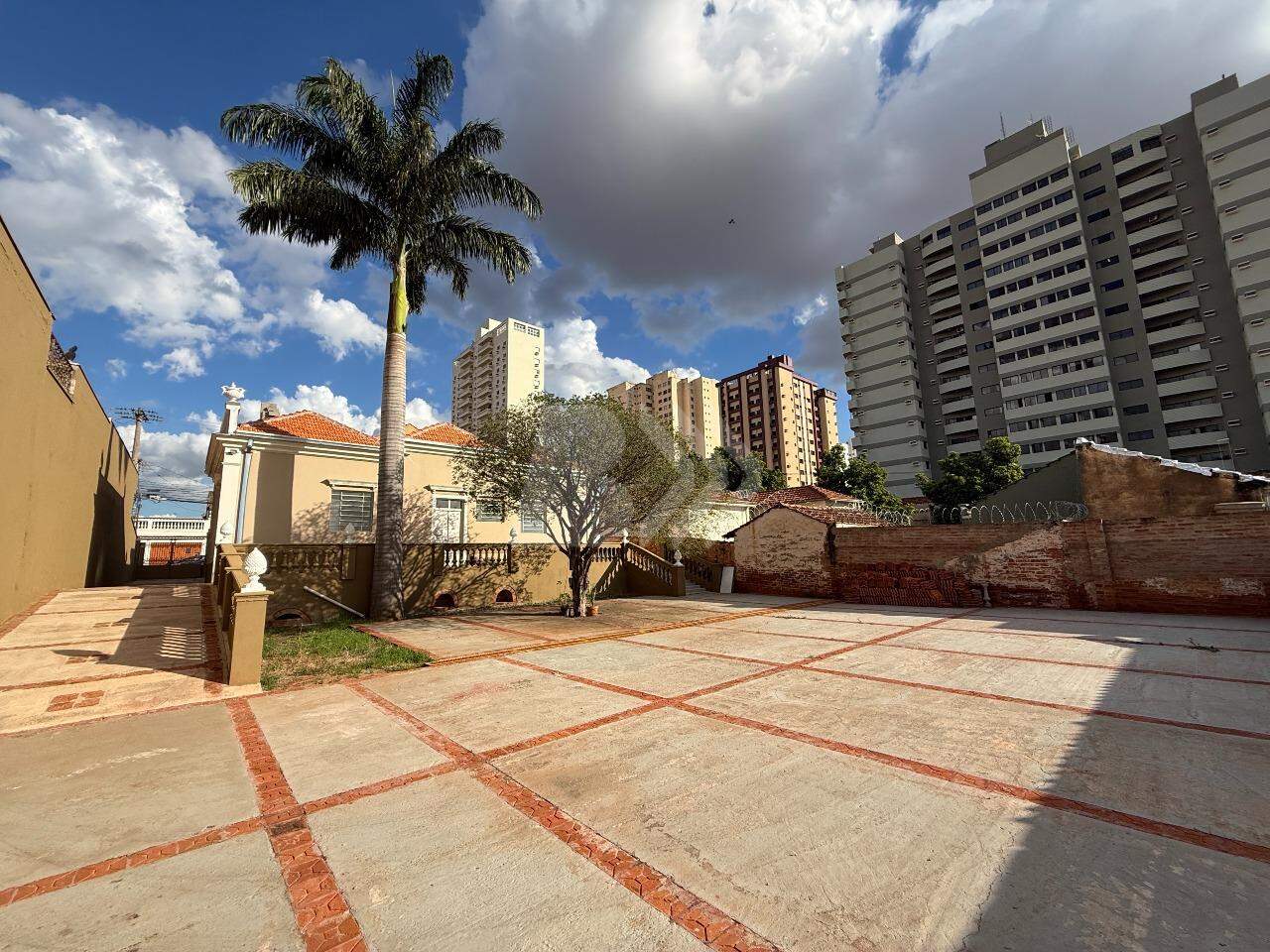 Casa Comercial para aluguel no Centro: 