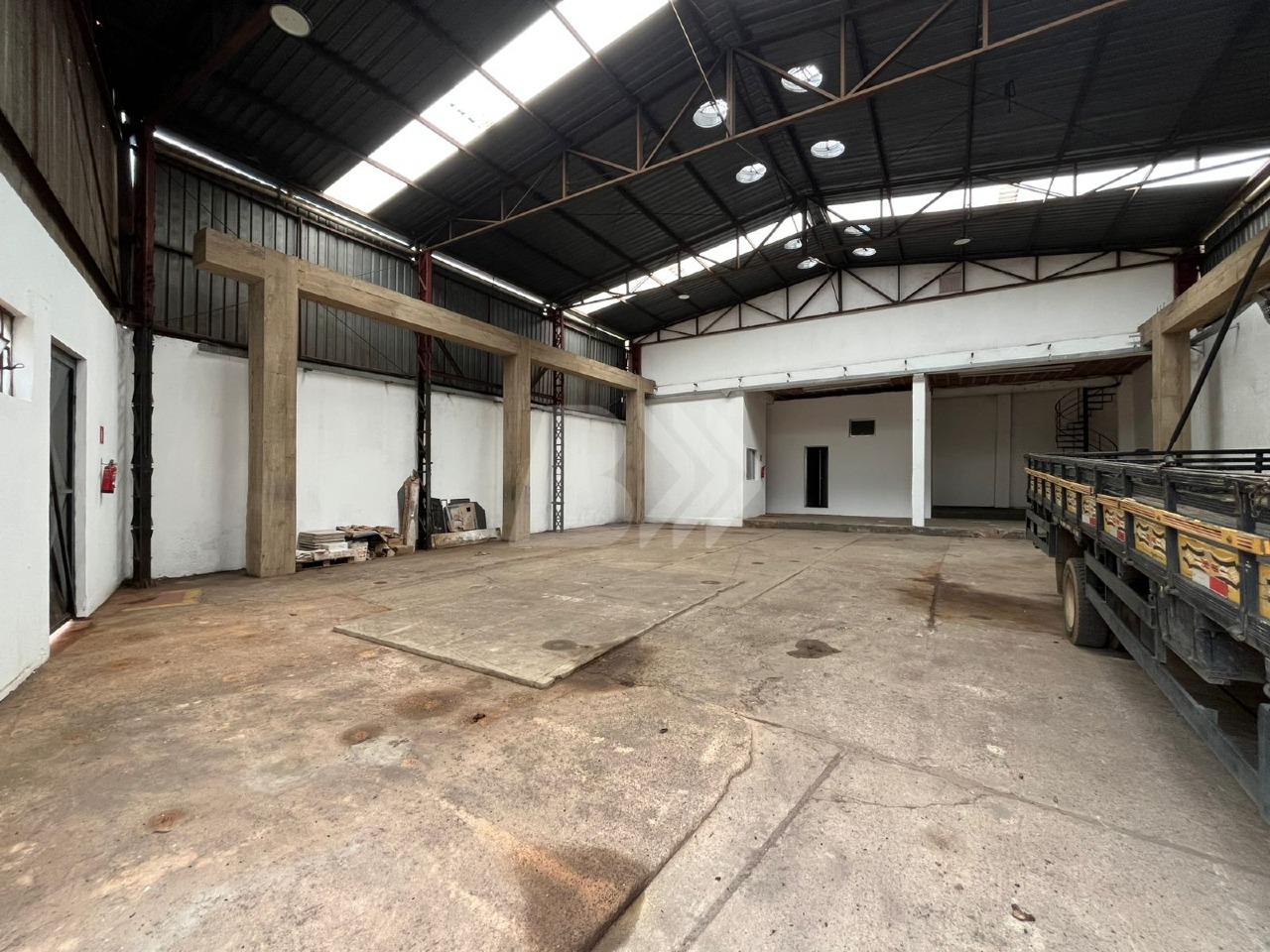 Barracão/Galpão para aluguel no Santa Rosa Ipês: 