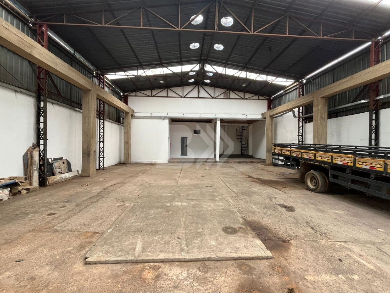 Barracão/Galpão para aluguel no Santa Rosa Ipês: 