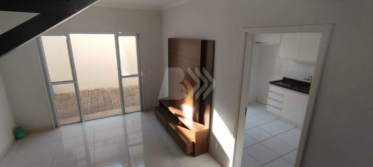 Casa de Condomínio para aluguel no Água Branca: 