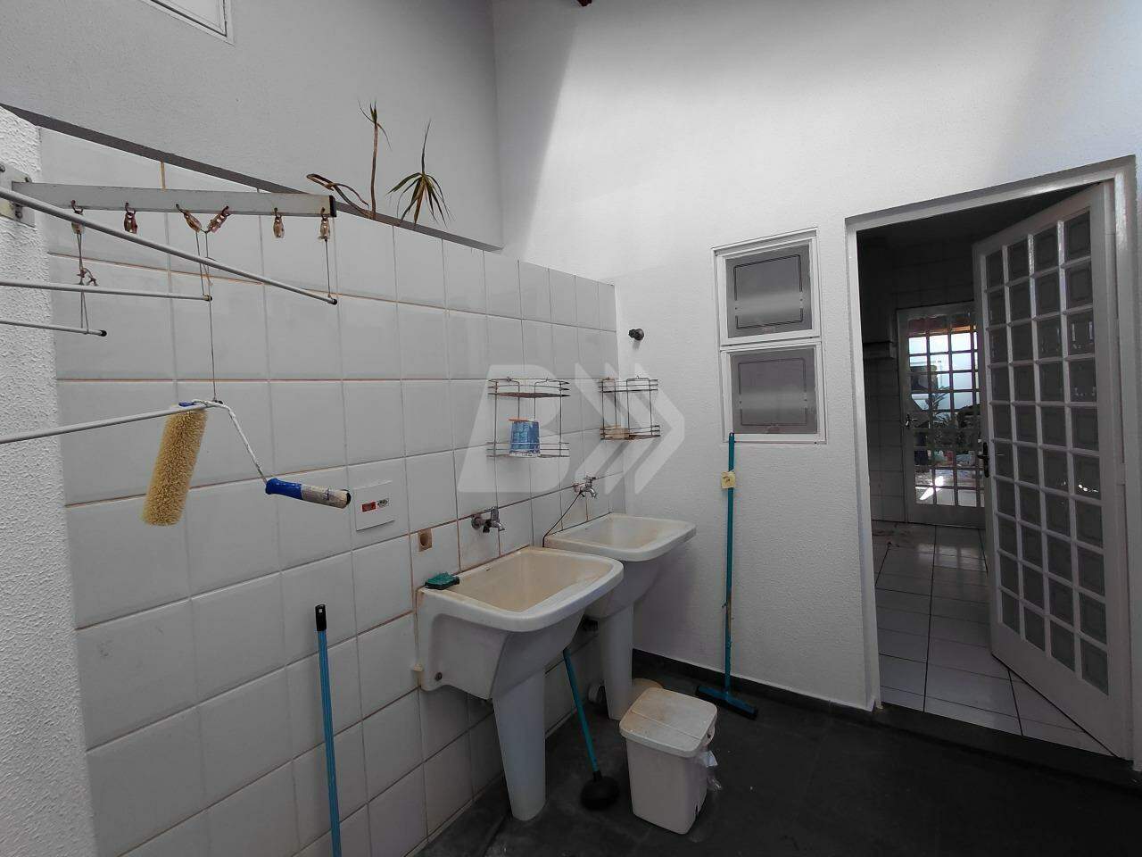 Casa de Condomínio para aluguel no Dois Córregos: 