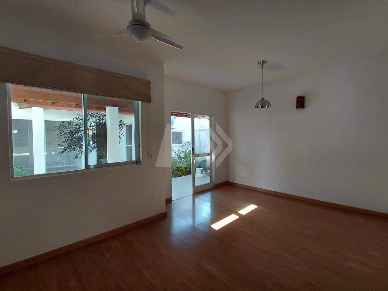 Casa de Condomínio para aluguel no Dois Córregos: 