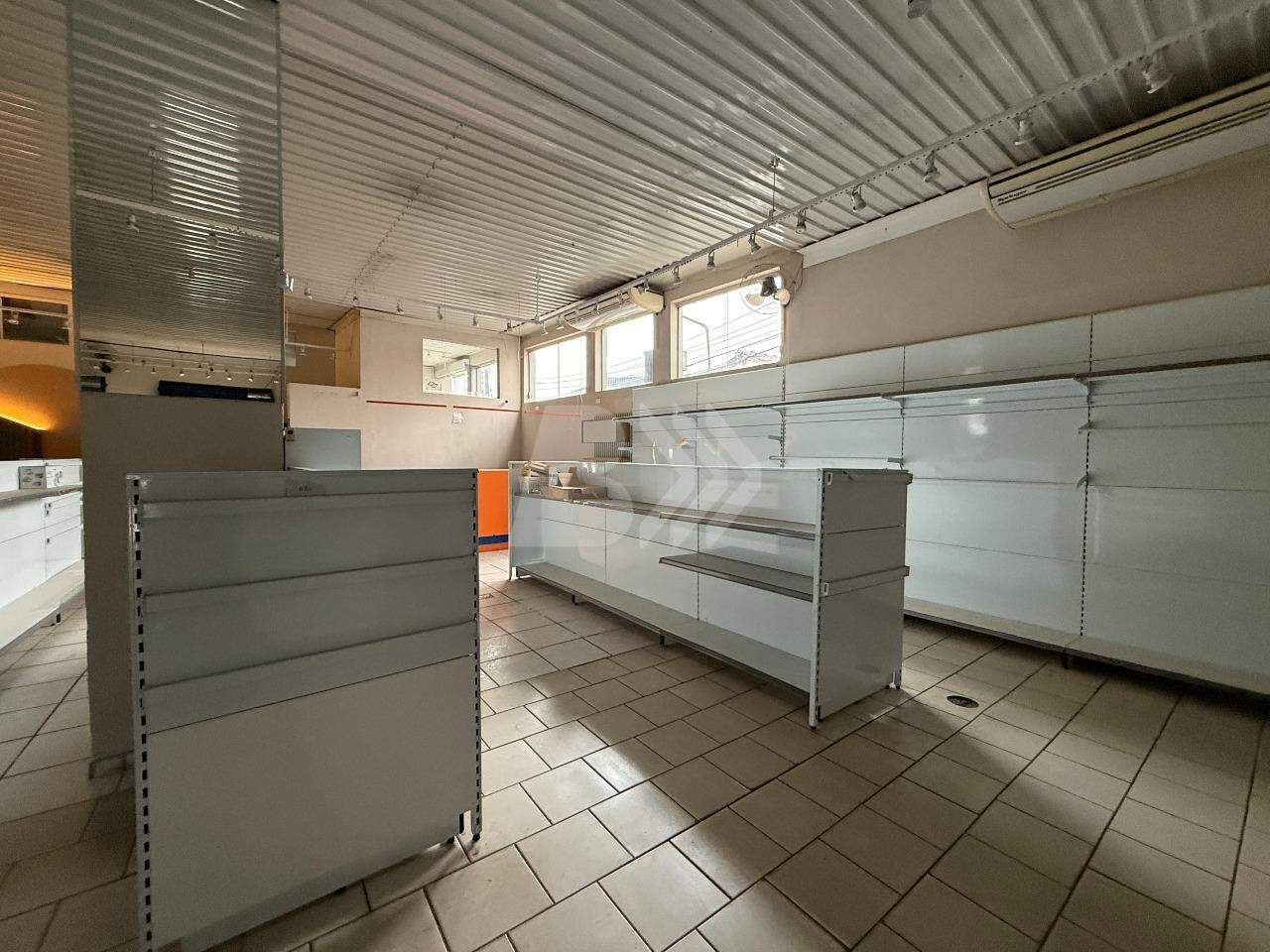 Salão Comercial para aluguel no Vila Rezende: 