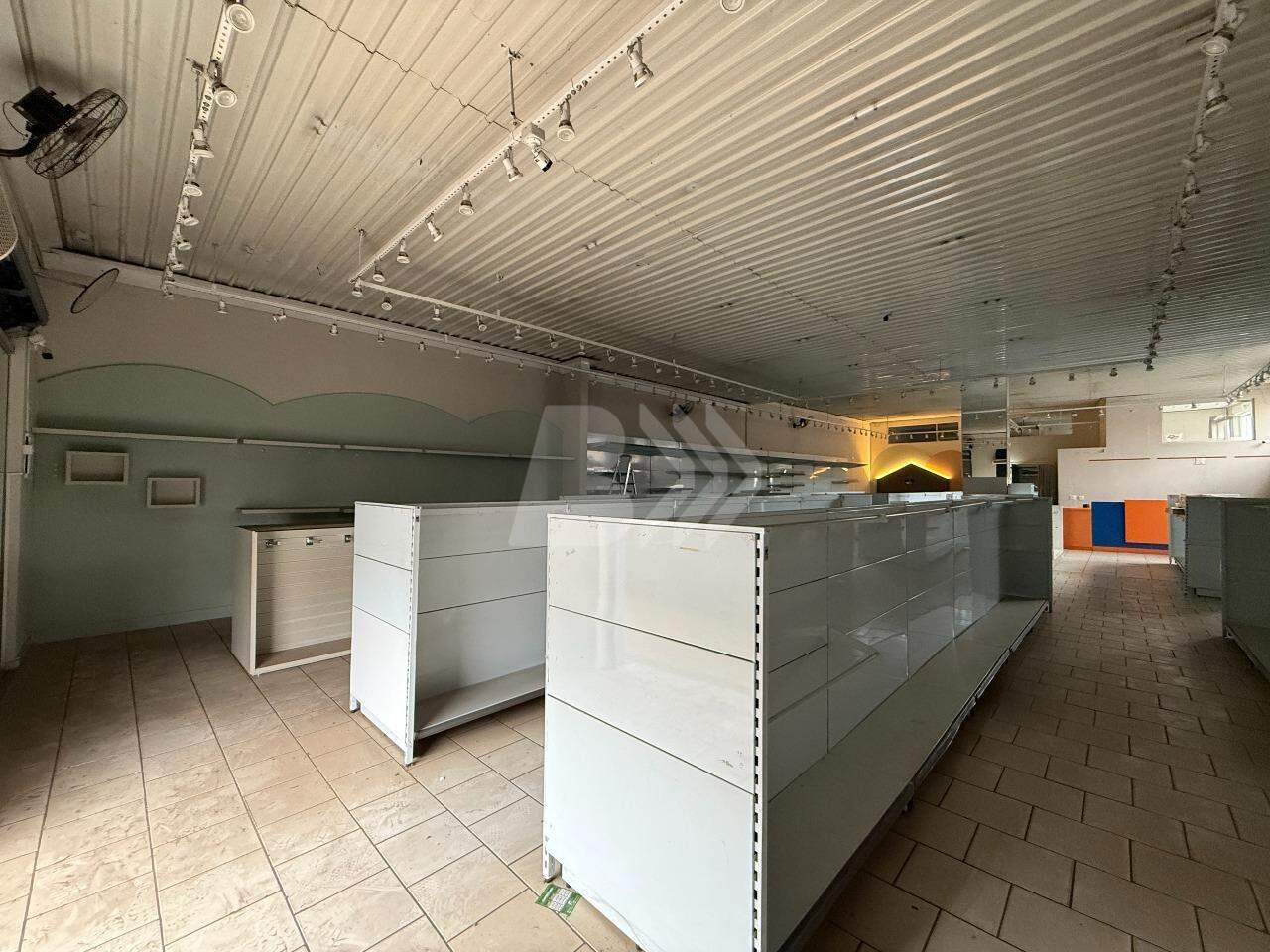 Salão Comercial para aluguel no Vila Rezende: 