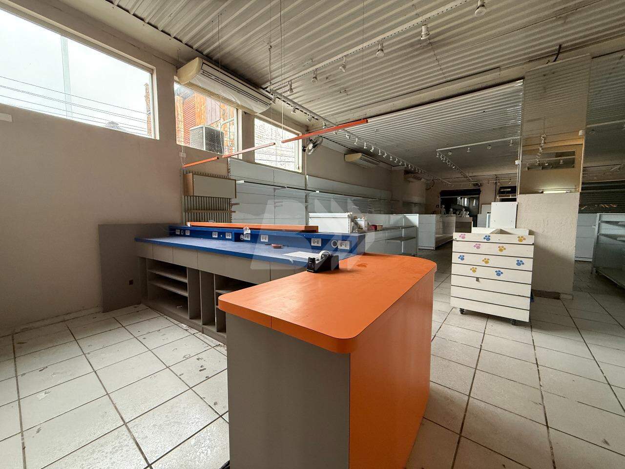 Salão Comercial para aluguel no Vila Rezende: 