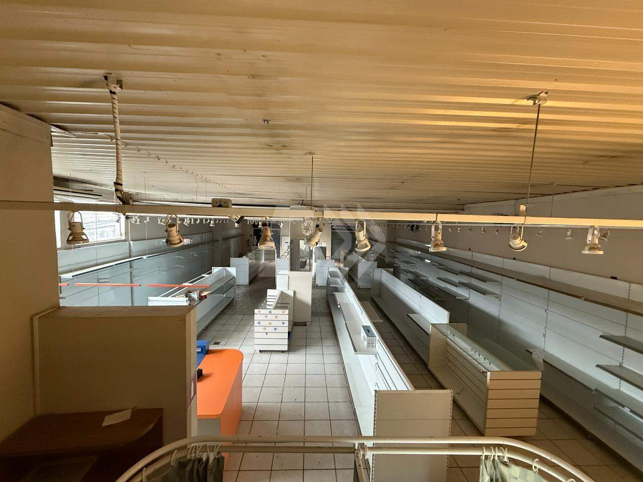 Salão Comercial para aluguel no Vila Rezende: 