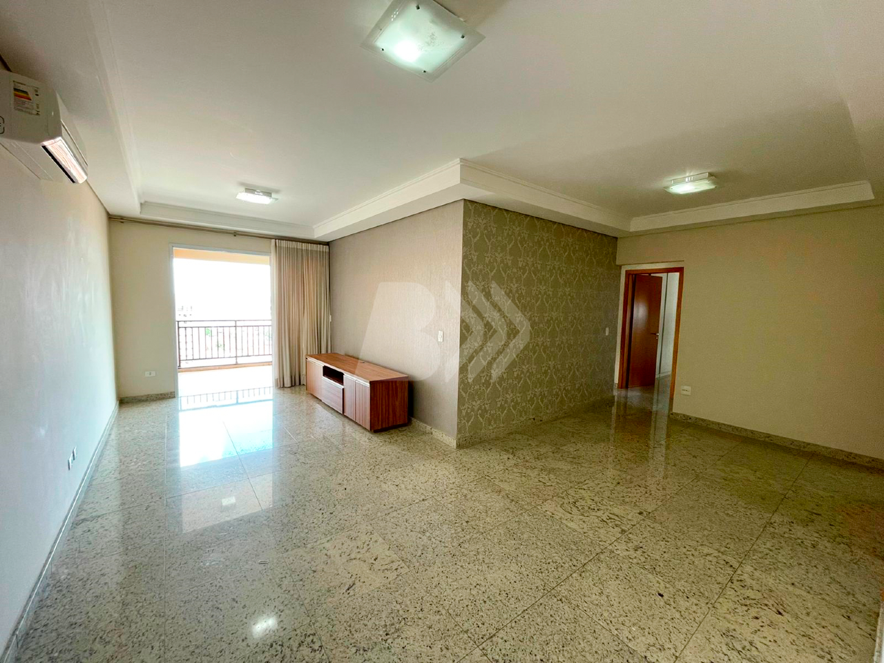 Apartamento para aluguel no Bairro Alto: 