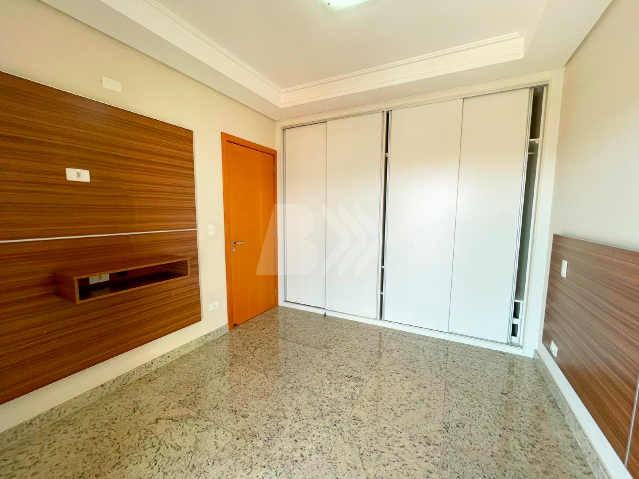 Apartamento para aluguel no Bairro Alto: 