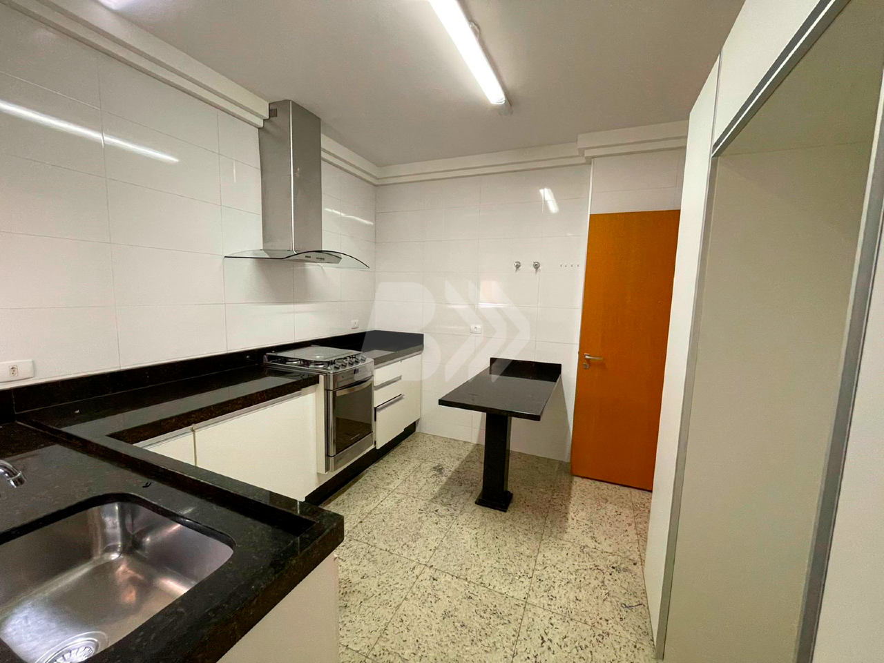 Apartamento para aluguel no Bairro Alto: 