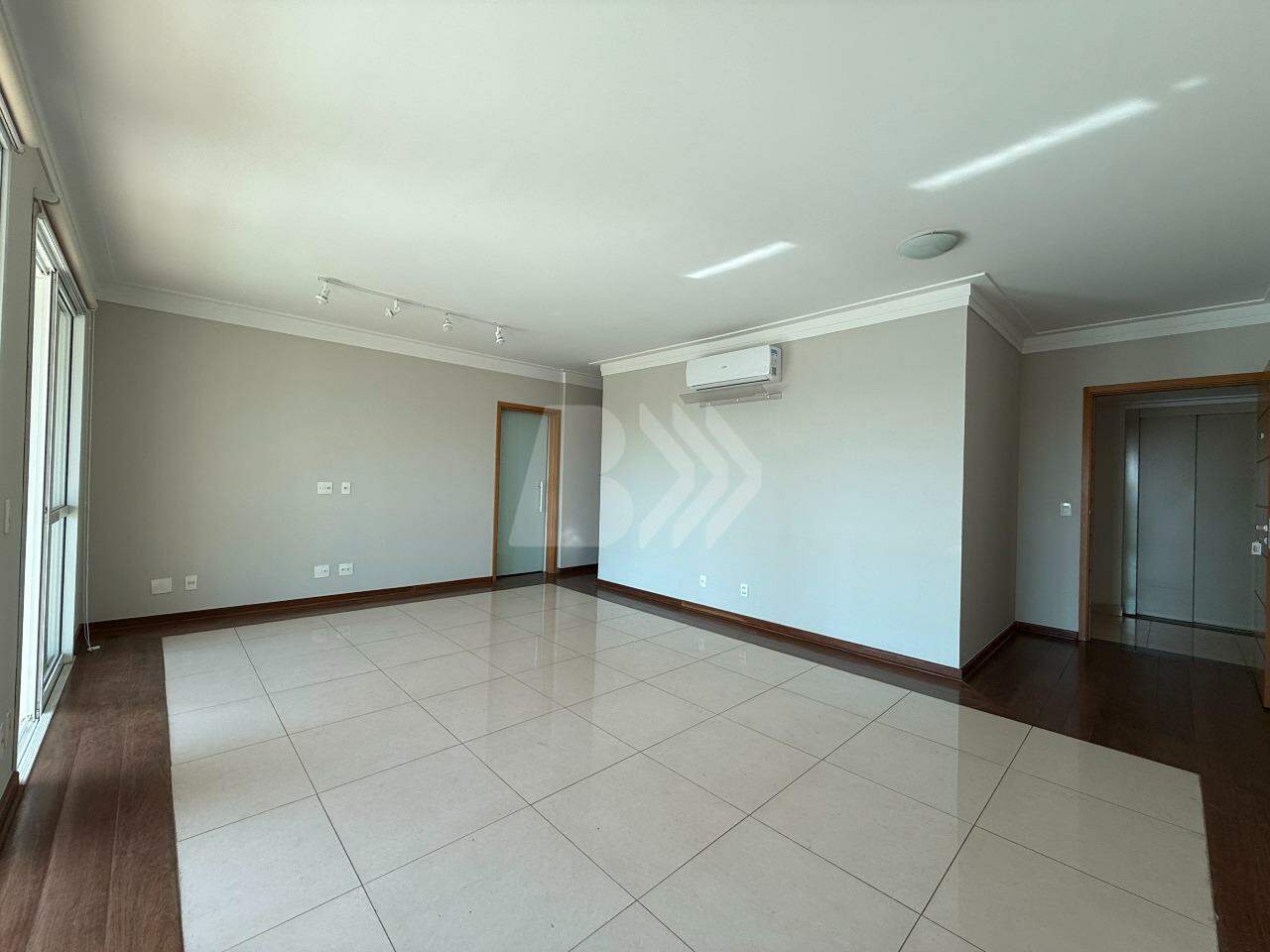 Apartamento para aluguel no Bairro Alto: 
