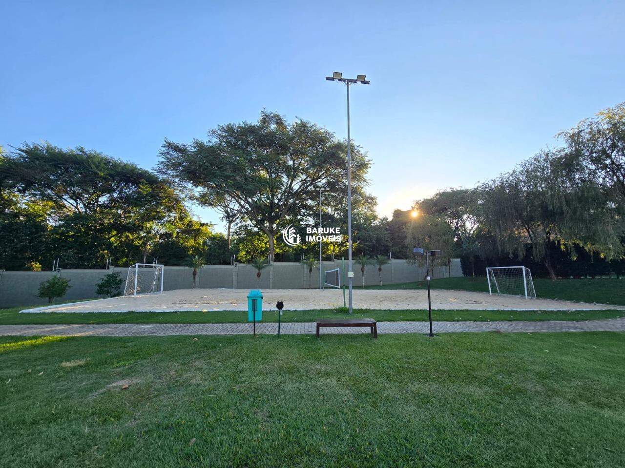 Terreno à venda no bairro JARDIM RESIDENCIAL SANTA CLARAIndaiatuba: 