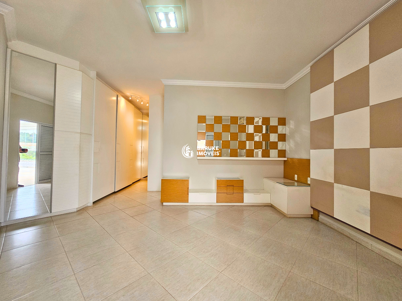 Casa de condomínio à venda no bairro VILA SUICAIndaiatuba: 