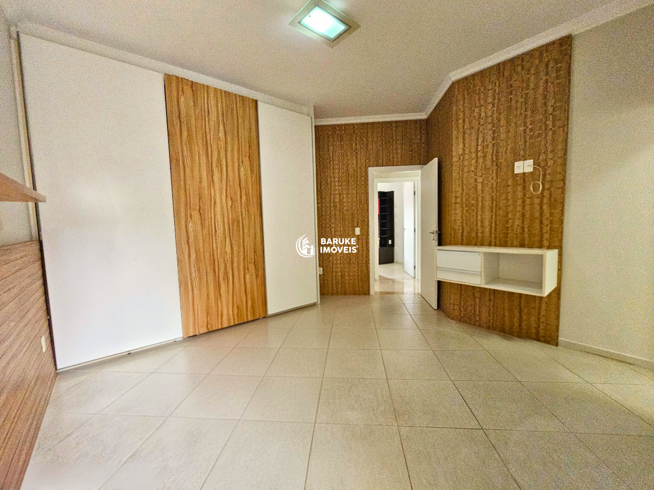 Casa de condomínio à venda no bairro VILA SUICAIndaiatuba: 