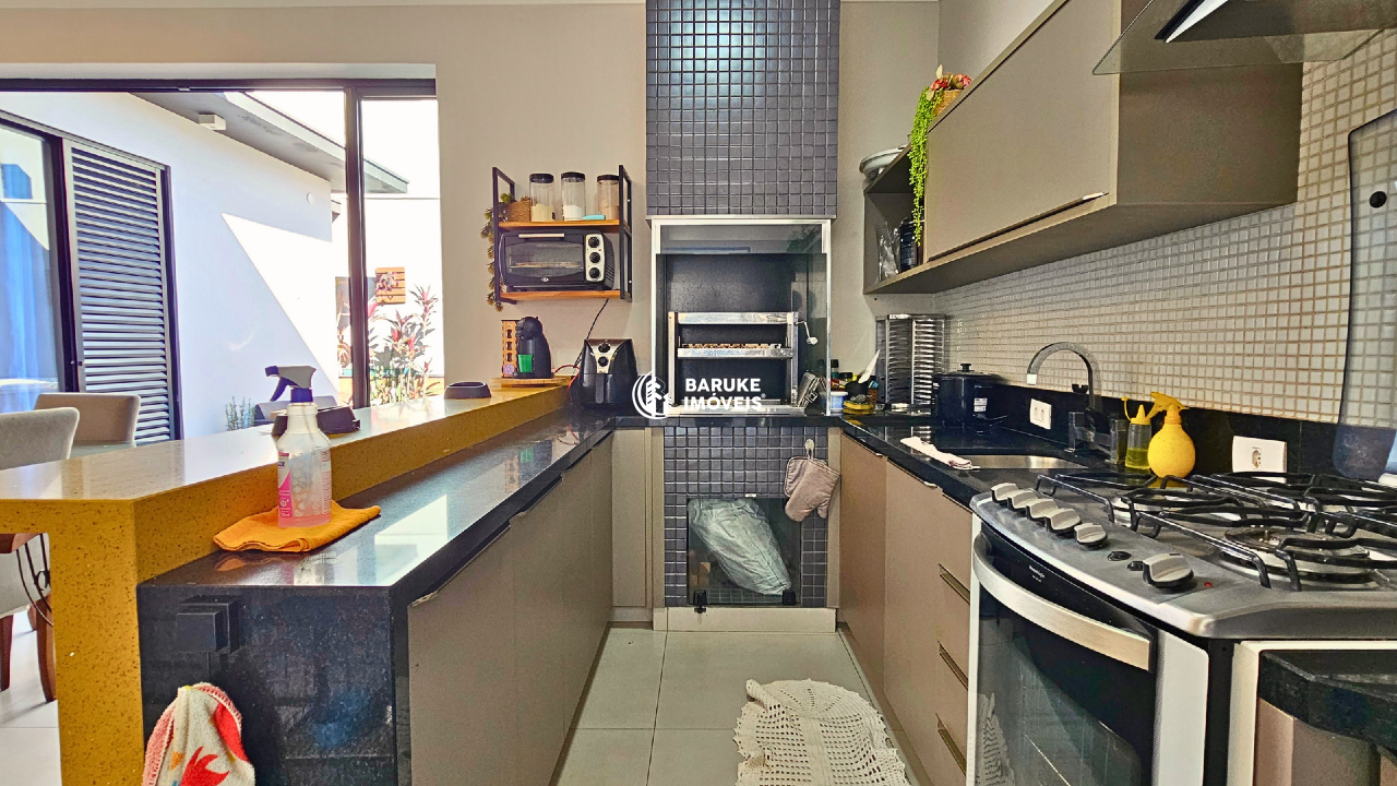 Casa de condomínio à venda no bairro JARDIM RESIDENCIAL DONA LUCILLAIndaiatuba: 