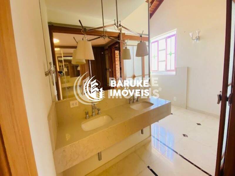 Casa de condomínio à venda no bairro JARDIM VILA PARADISOIndaiatuba: Banheiro suíte máster