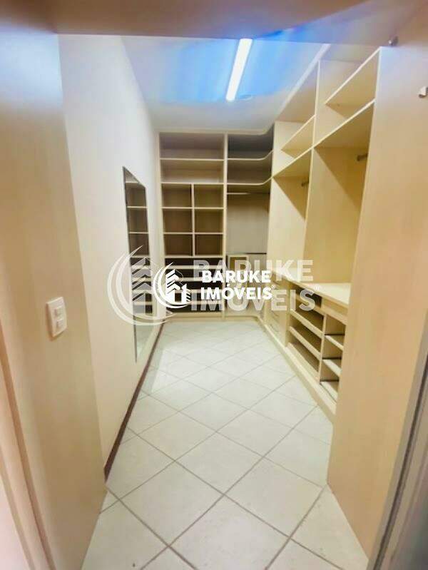 Casa de condomínio à venda no bairro JARDIM PORTAL DOS IPÊSIndaiatuba: CLOSET