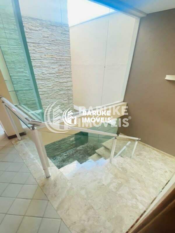 Casa de condomínio à venda no bairro JARDIM PORTAL DOS IPÊSIndaiatuba: ESCADA