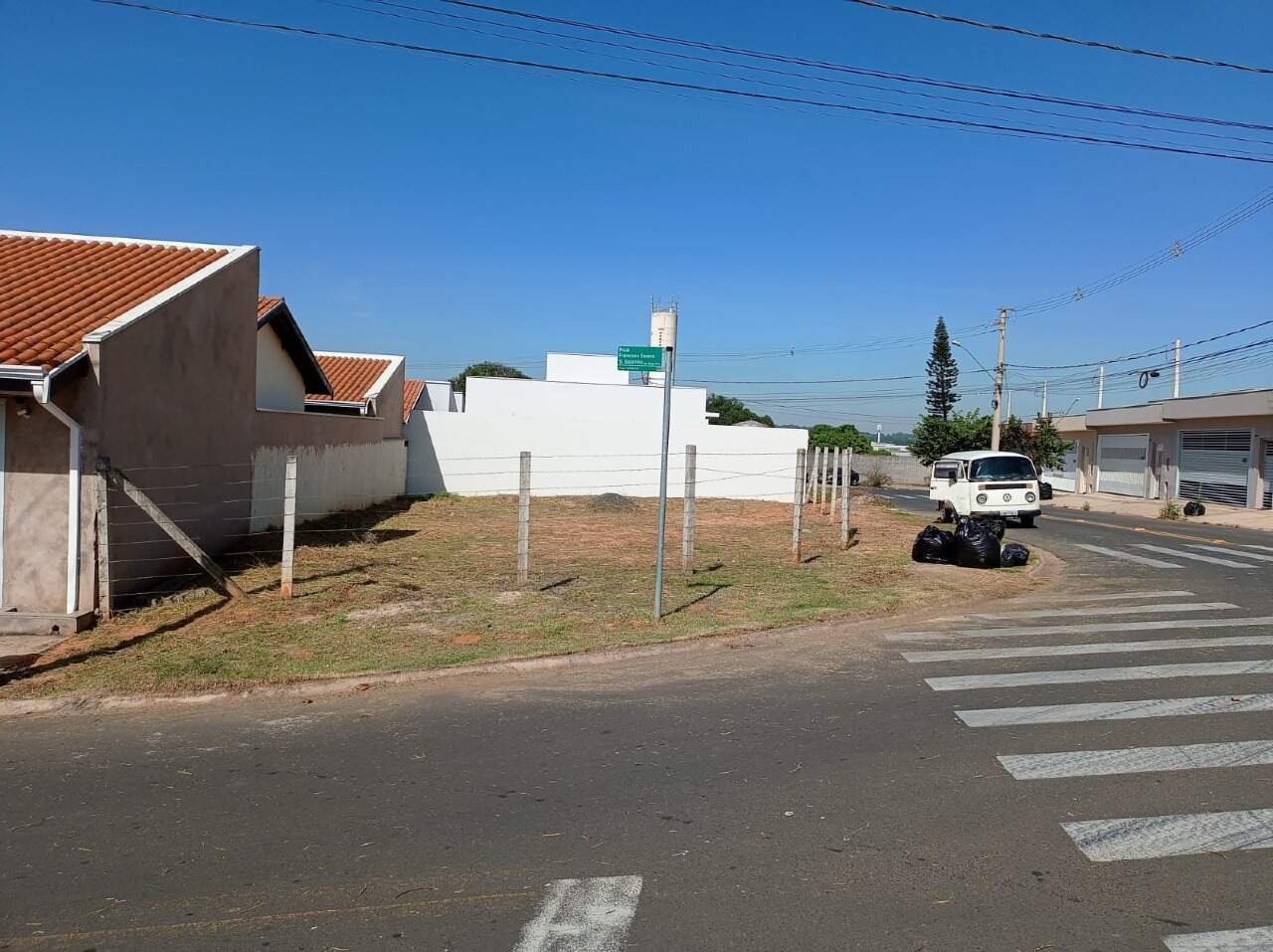 Terreno à venda no bairro Jardim dos TucanosIndaiatuba: Frente Terreno
