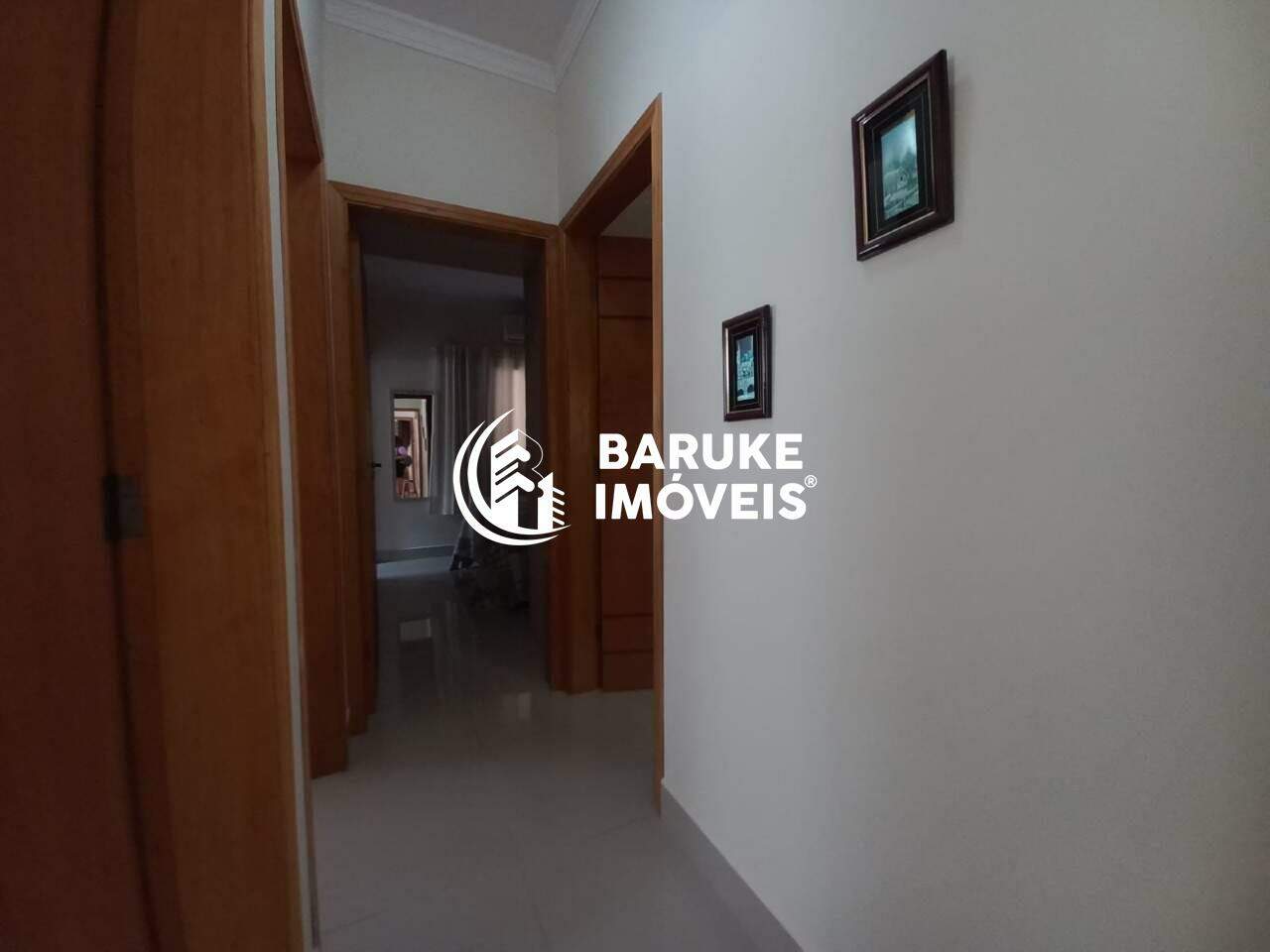 Casa à venda no bairro JARDIM RESIDENCIAL VENEZAIndaiatuba: Corredor que liga os quartos