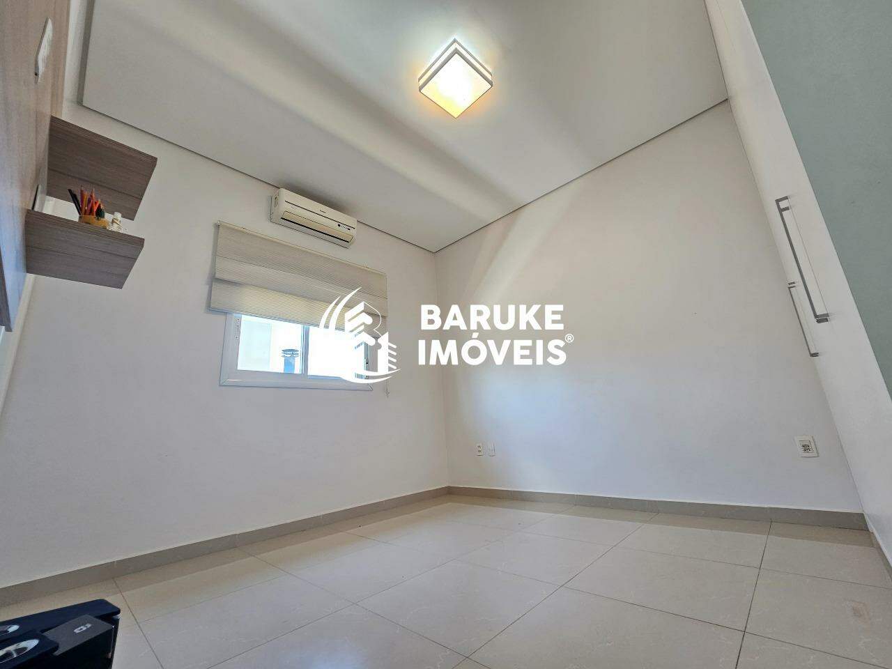 Casa de condomínio à venda no bairro JARDIM RESIDENCIAL SANTA CLARAIndaiatuba: 