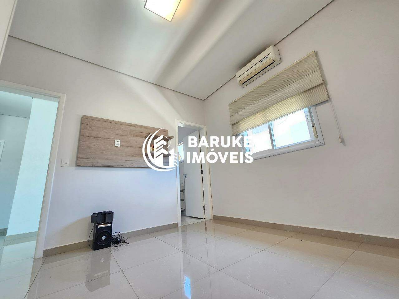 Casa de condomínio à venda no bairro JARDIM RESIDENCIAL SANTA CLARAIndaiatuba: 