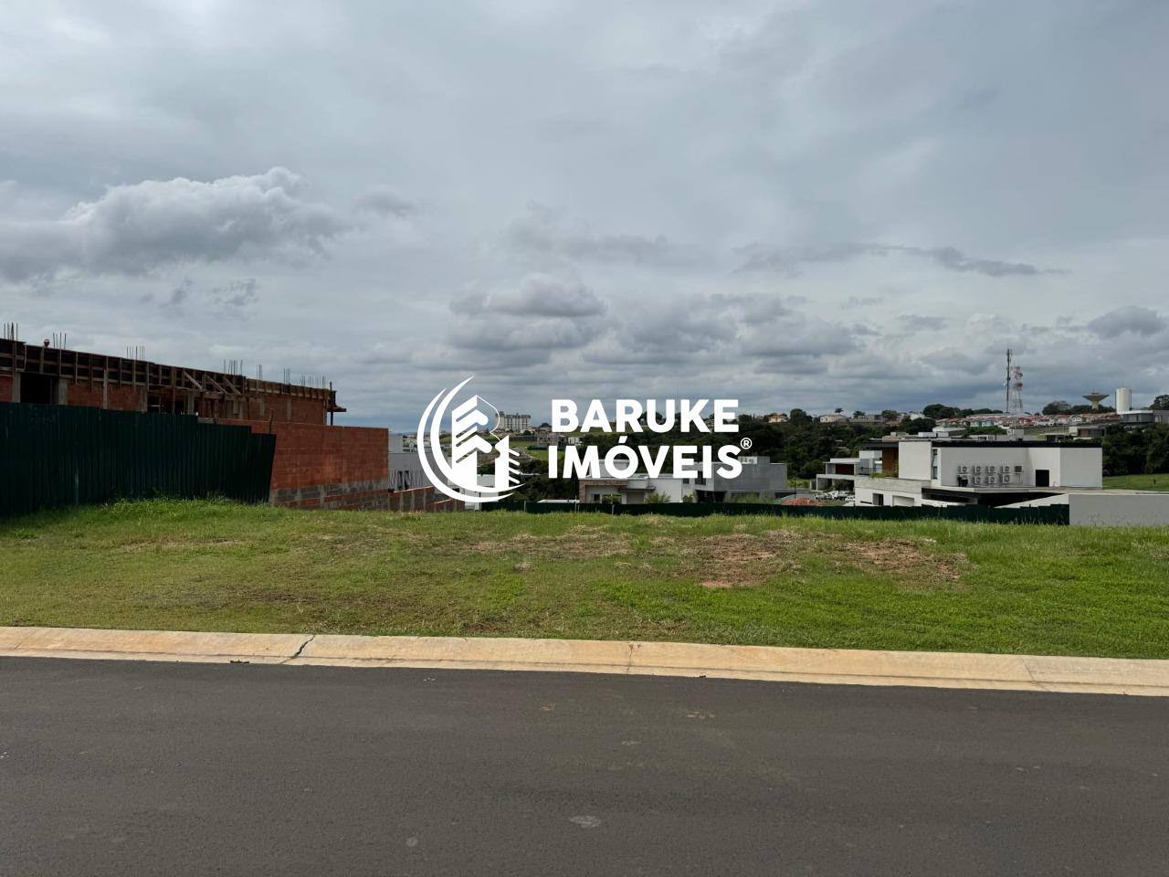 Terreno à venda no bairro Parque Villa dos PinheirosIndaiatuba: 