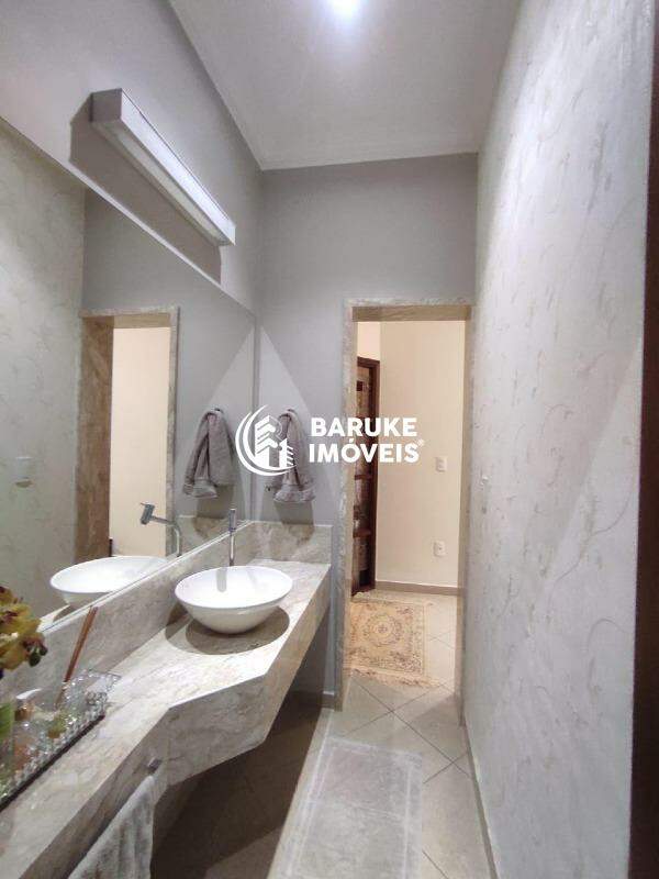 Casa de condomínio para aluguel no bairro VILA INGLESAIndaiatuba: 