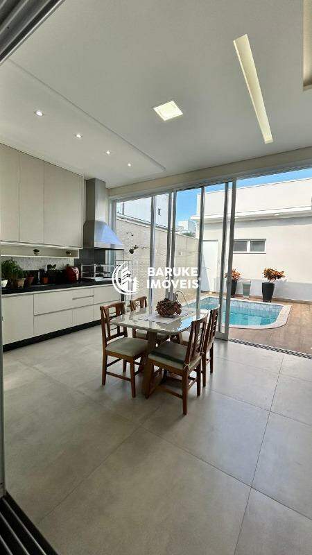 Casa de condomínio à venda no bairro JARDIM RESIDENCIAL VIENAIndaiatuba: 