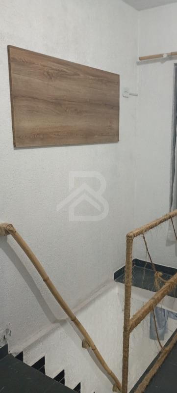 Casa para aluguel no Jardim Rodolfo Pirani: escada