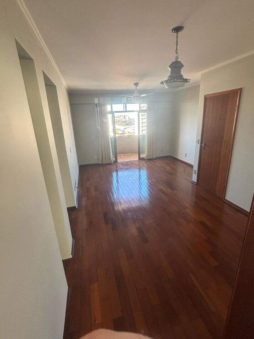 Apartamento à venda no Parque Industrial: 
