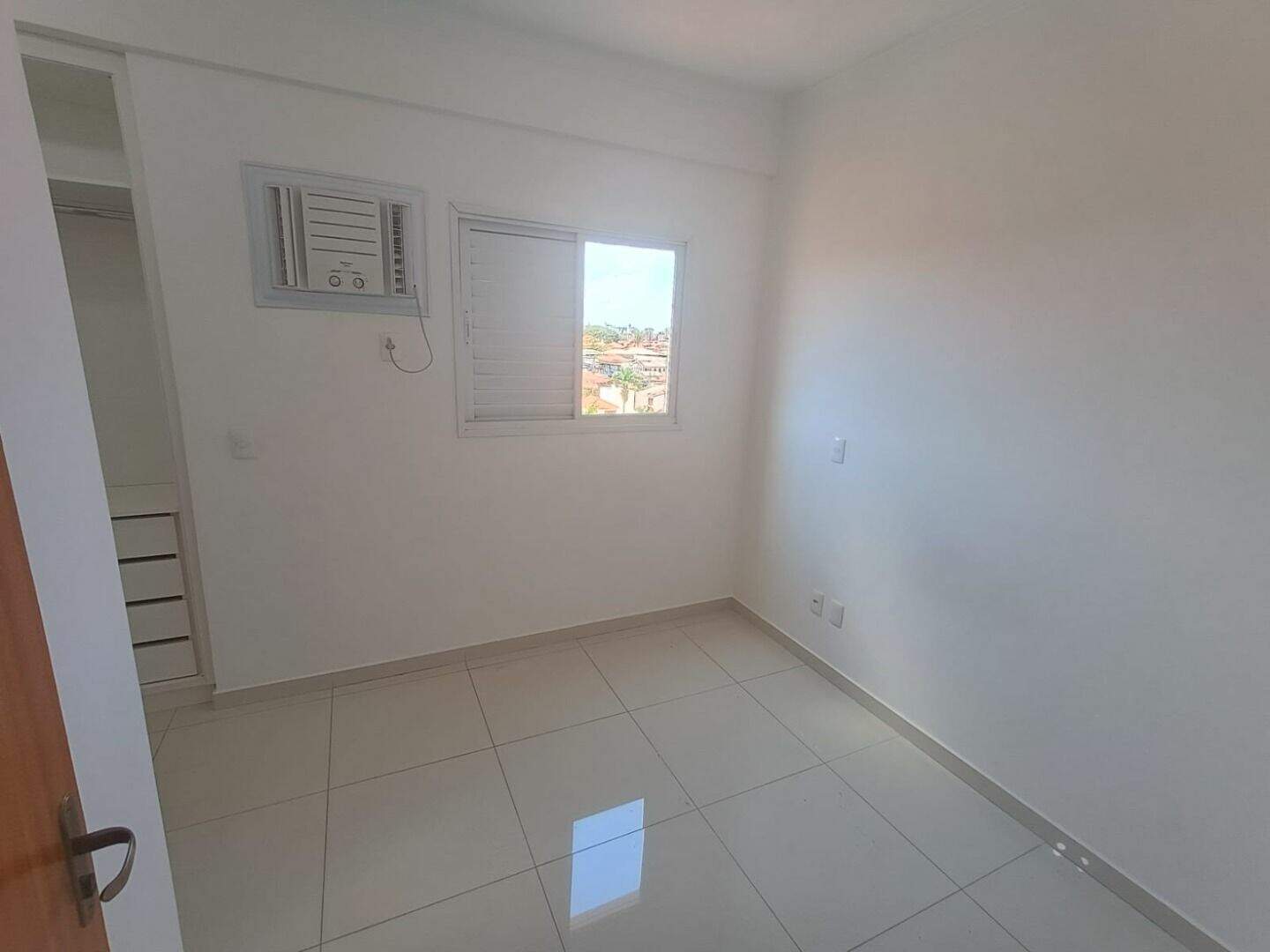 Apartamento à venda no Parque Industrial: 