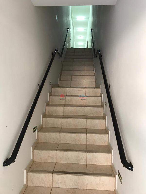Sala para aluguel Nova Vinhedo em Vinhedo: ESCADA