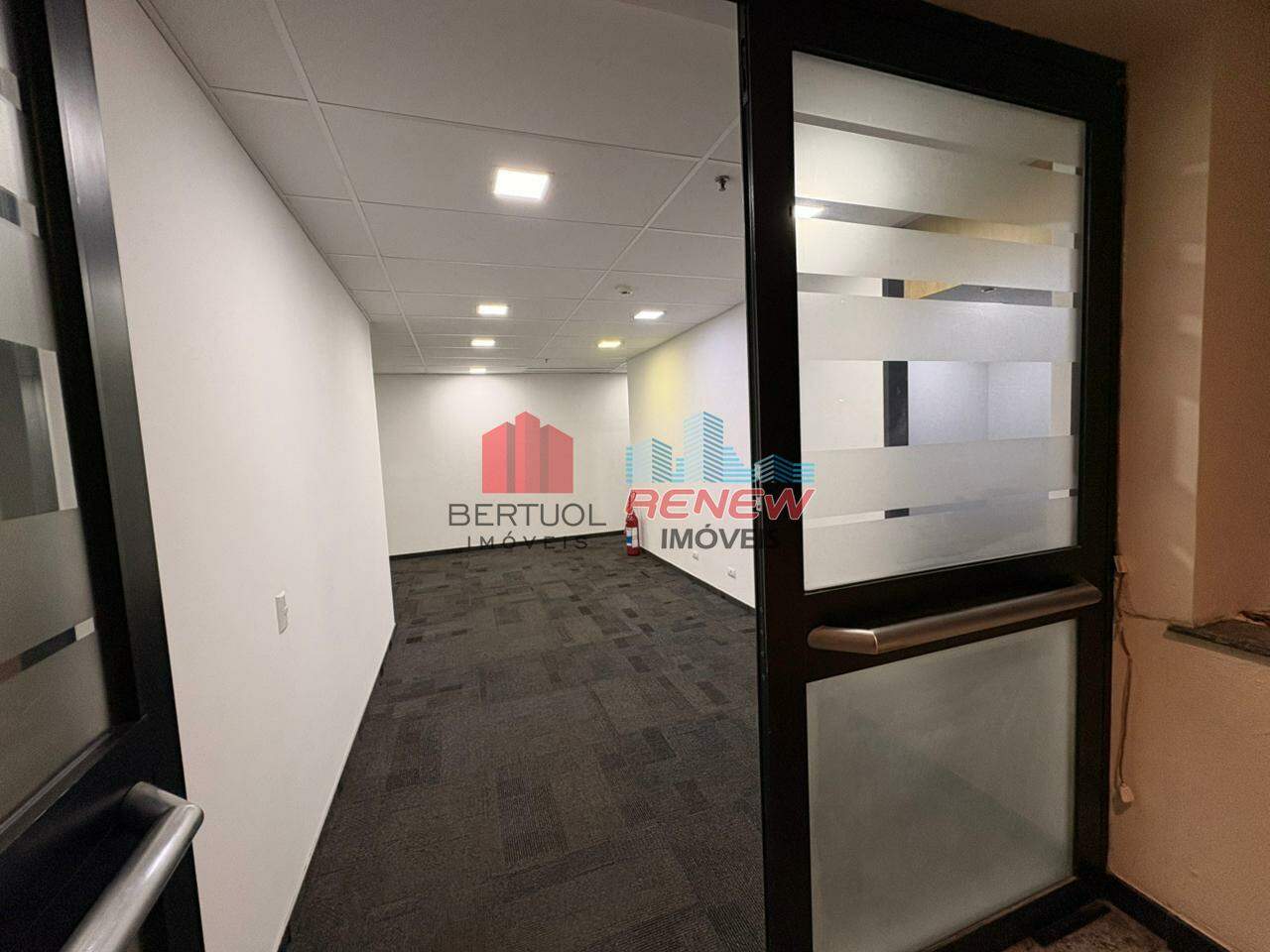 Sala para aluguel Edifício Business Center em São Paulo: 