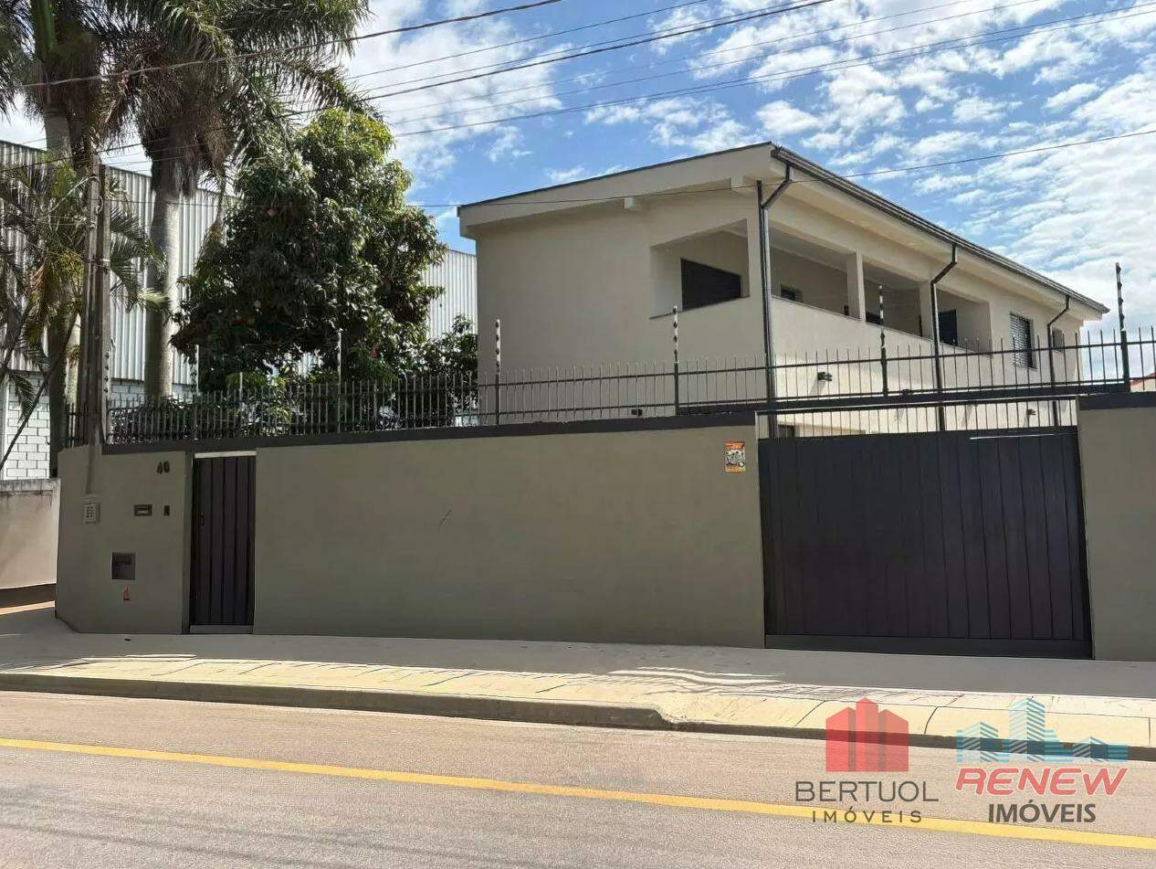 Sobrado à venda João XXIII em Vinhedo: 