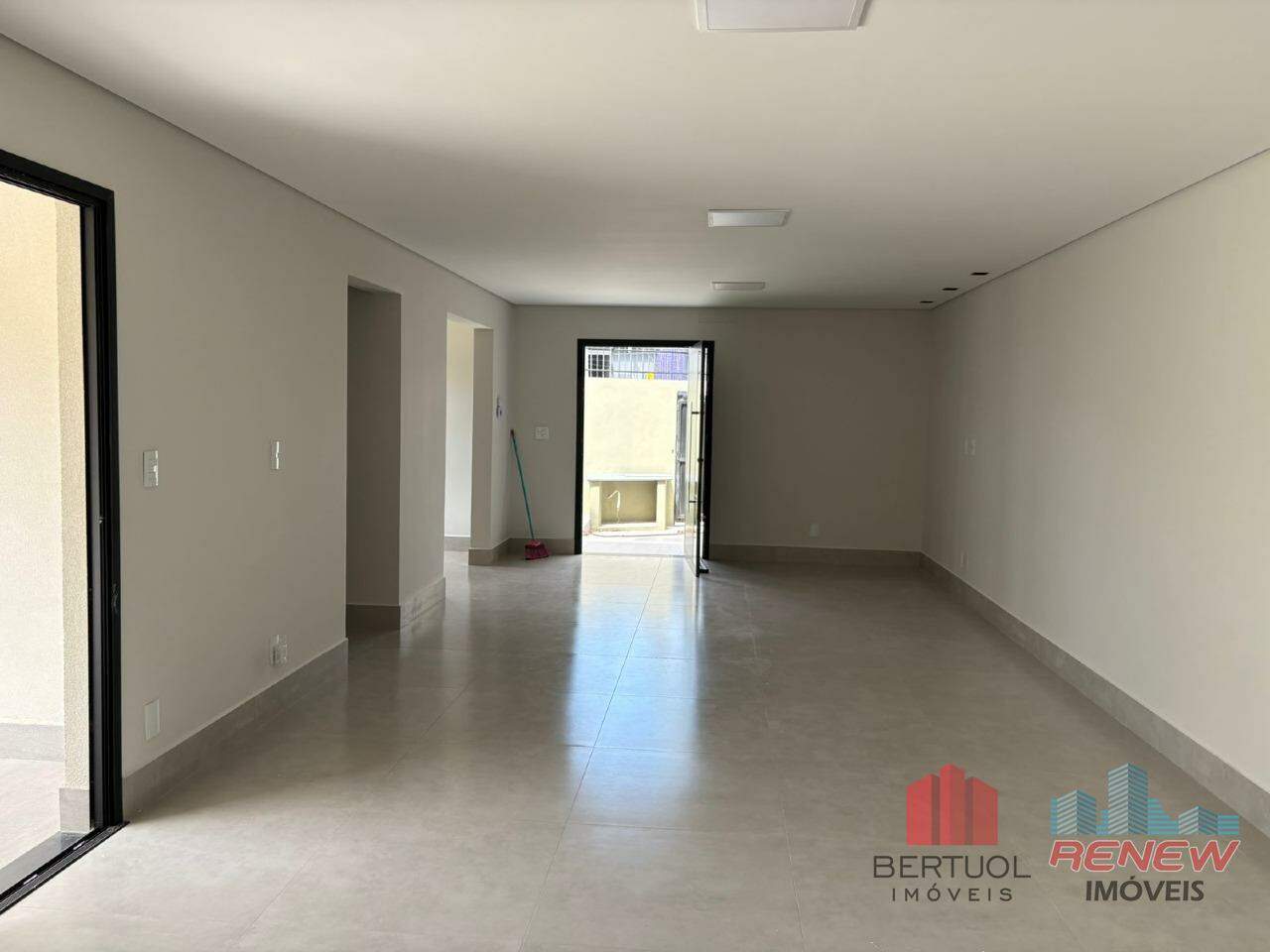 Sobrado à venda João XXIII em Vinhedo: 