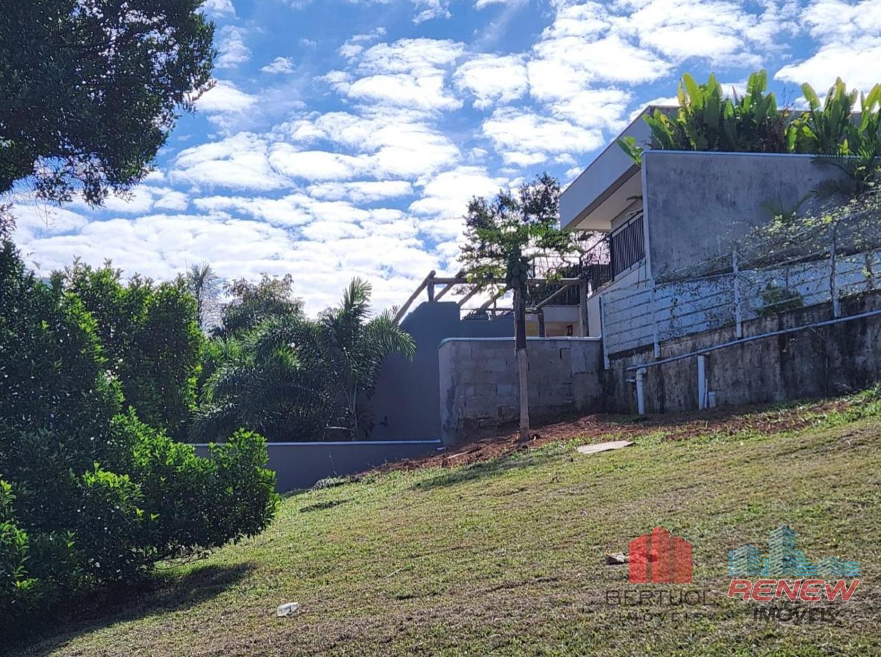 Terreno em condomínio à venda Condomínio Portal do Lago em Valinhos: 