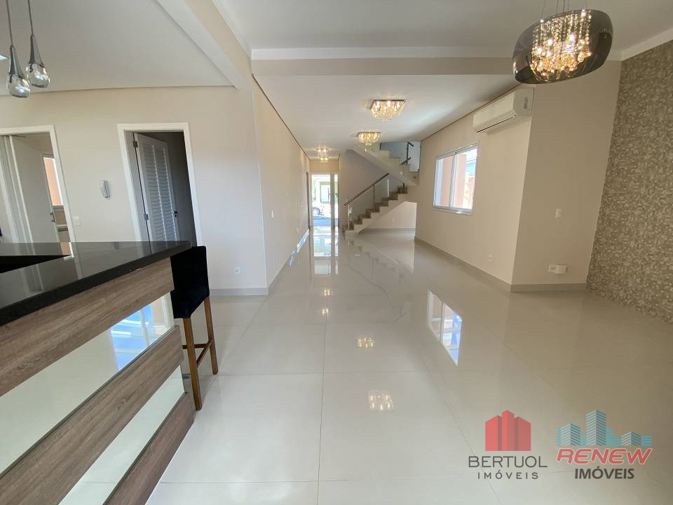 Casa de Condomínio à venda Condomínio Bosque dos Jatobás em Jundiaí: Sala