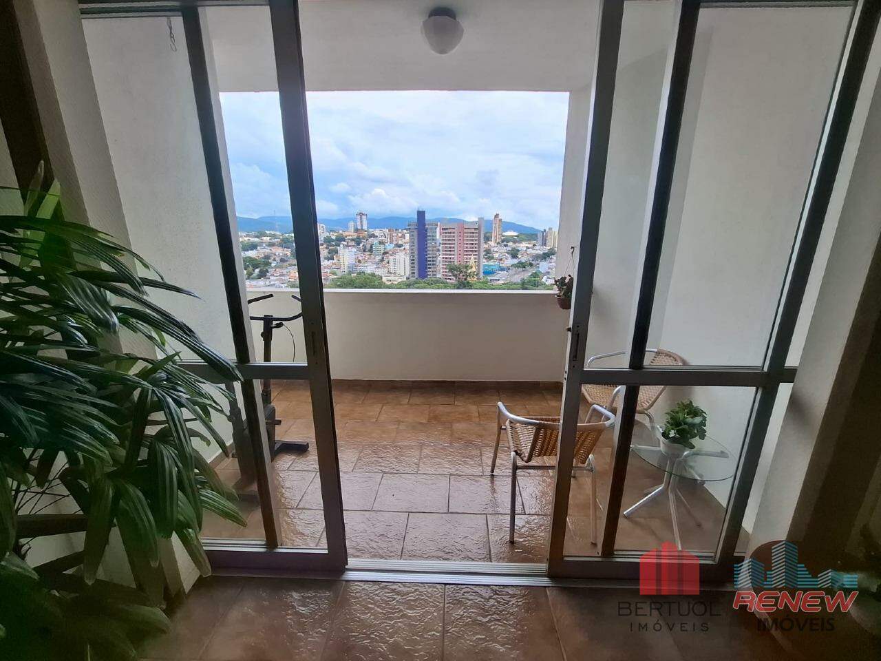Apartamento à venda VILA BOAVENTURA em Jundiaí: Varanda