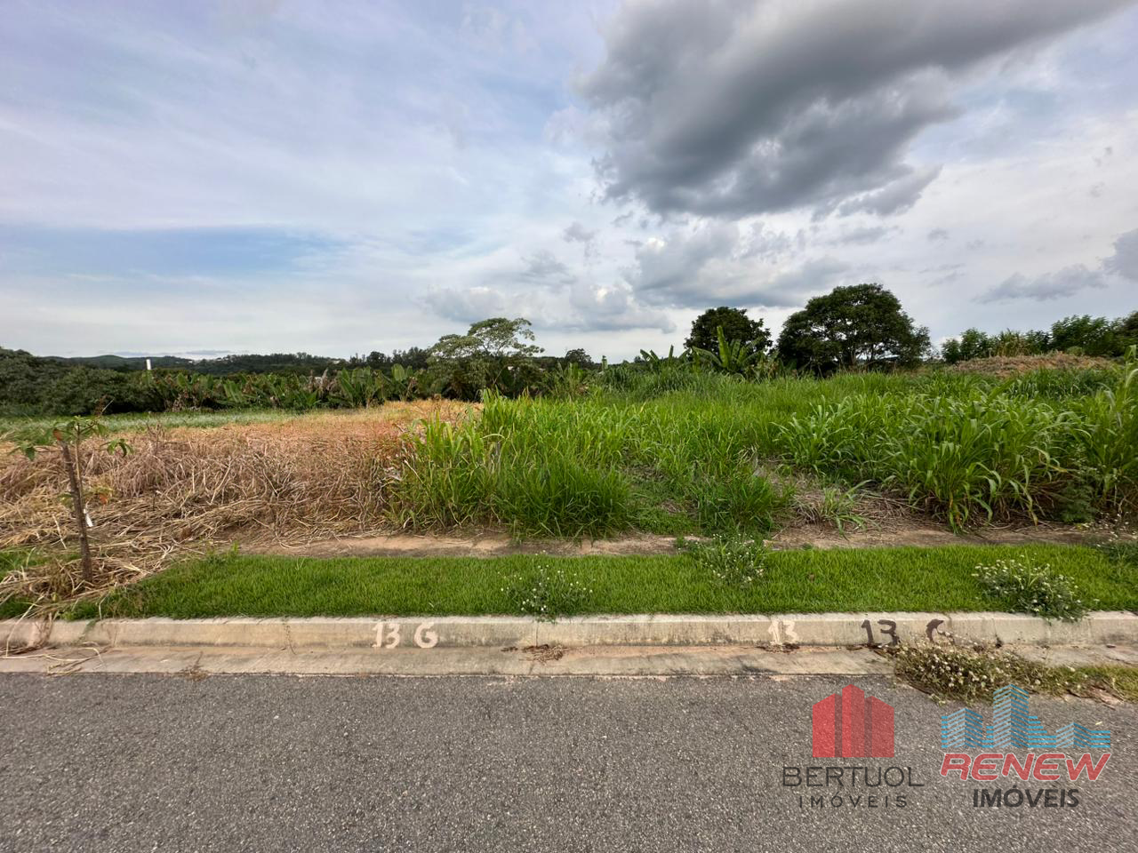 Terreno à venda Pinheirinho em Vinhedo: TERRENO