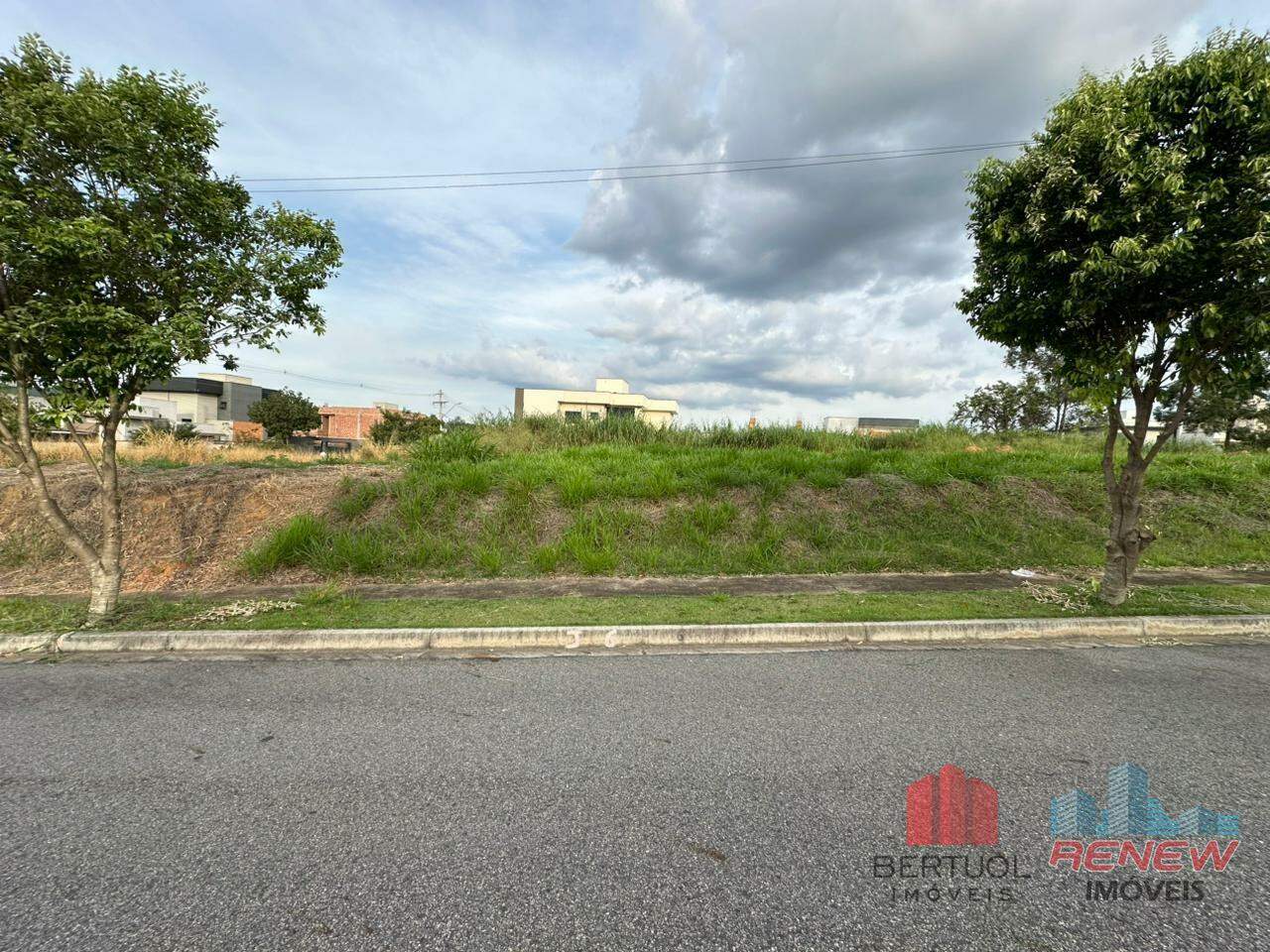 Terreno à venda Pinheirinho em Vinhedo: TERRENO