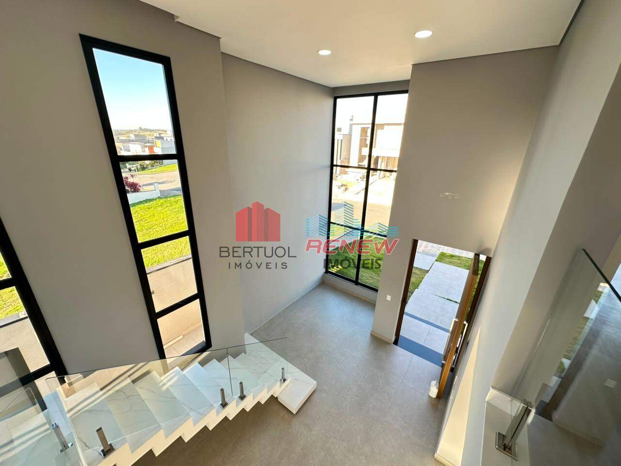 Casa de Condomínio à venda Residencial Mont'Alcino em Valinhos: SALA COM PÉ DIREITO ALTO