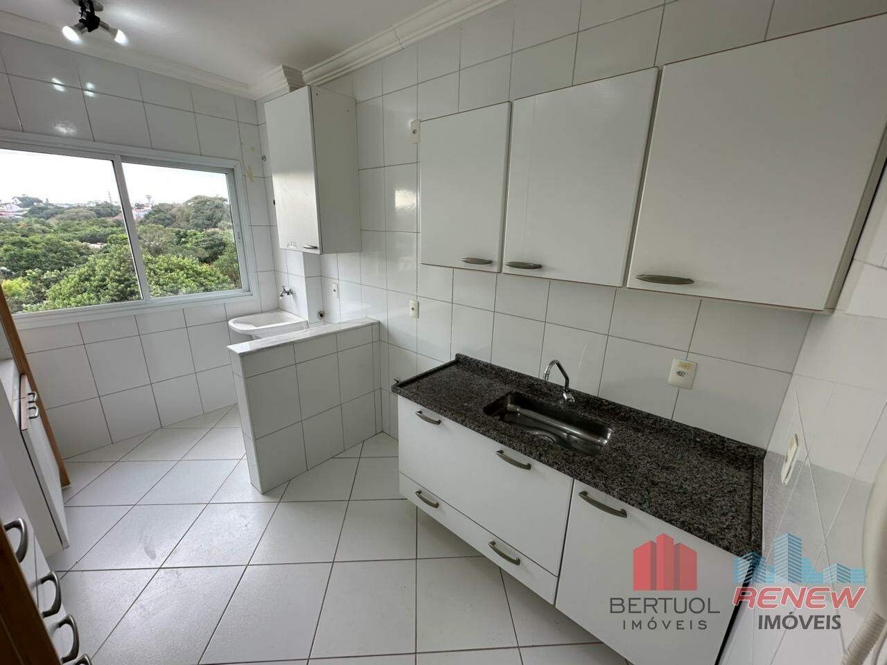 Apartamento à venda Residencial Parque dos Pinheirinhos em Vinhedo: COZINHA