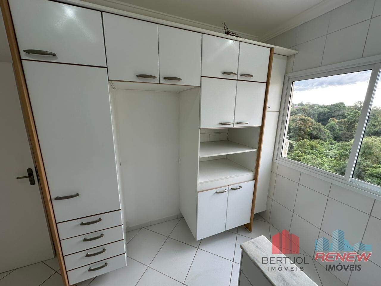 Apartamento à venda Residencial Parque dos Pinheirinhos em Vinhedo: COZINHA