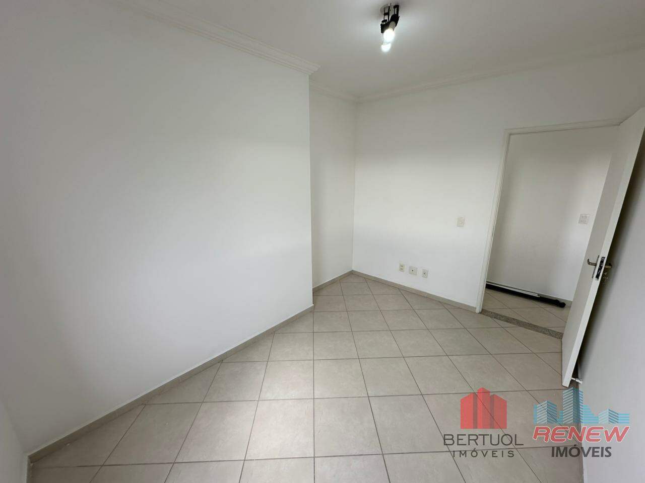 Apartamento para aluguel Residencial Parque dos Pinheirinhos em Vinhedo: SALA
